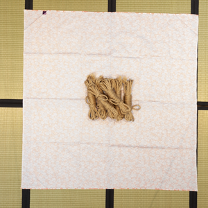 furoshiki_musubi_104_20417-302_cherry-blossom-pink-gray_ropes